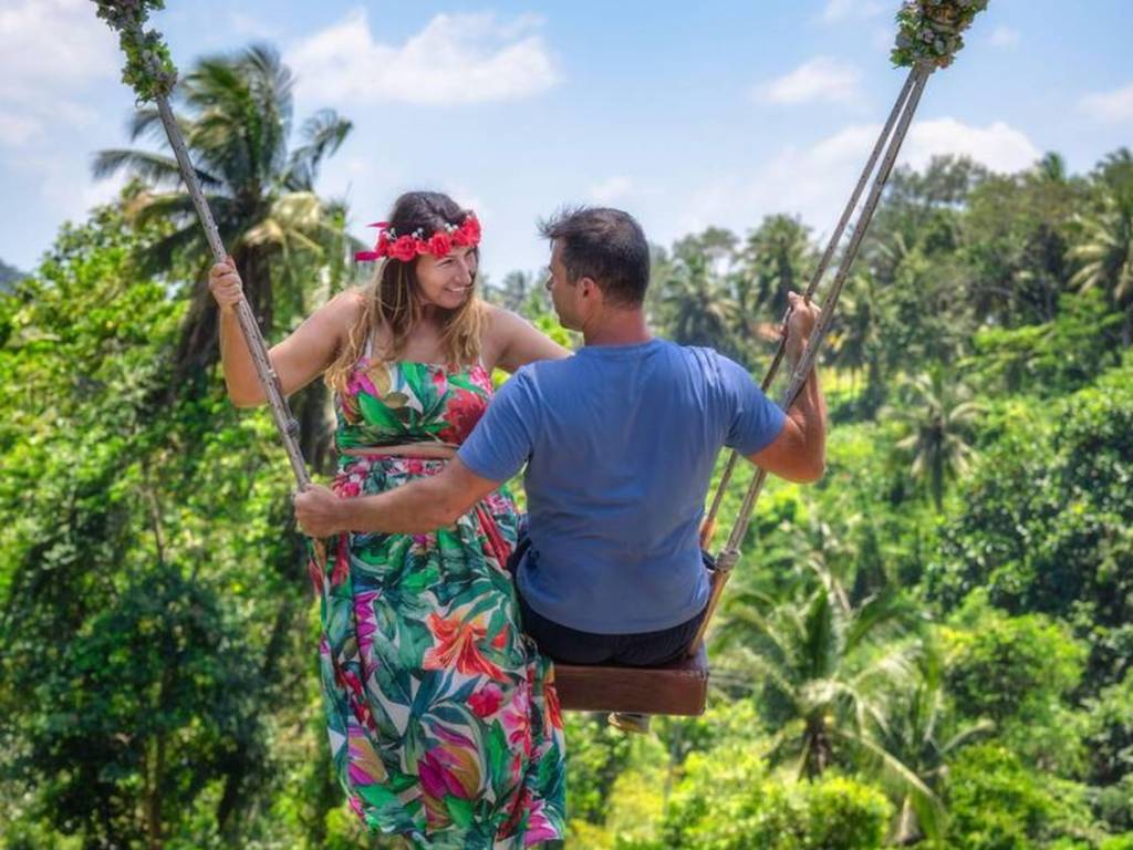 Swinging (Swing + Singing) with My Partner